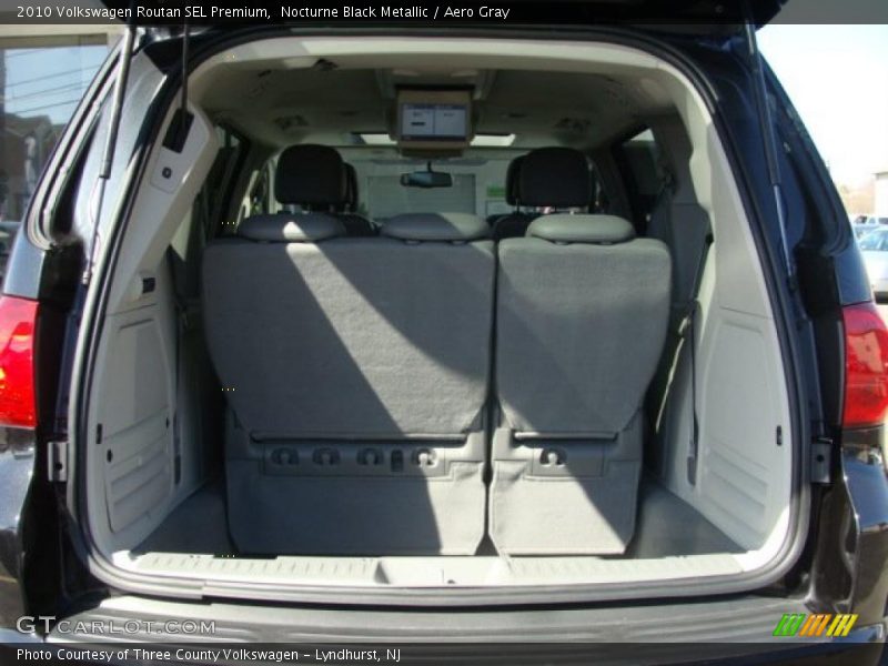 Nocturne Black Metallic / Aero Gray 2010 Volkswagen Routan SEL Premium