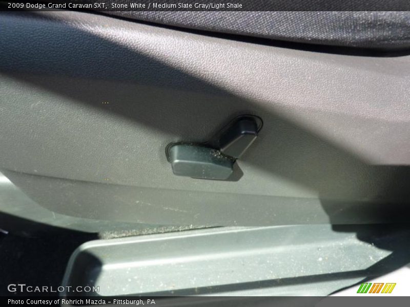 Stone White / Medium Slate Gray/Light Shale 2009 Dodge Grand Caravan SXT
