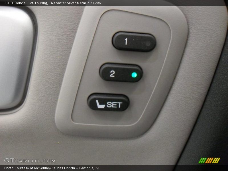 Controls of 2011 Pilot Touring