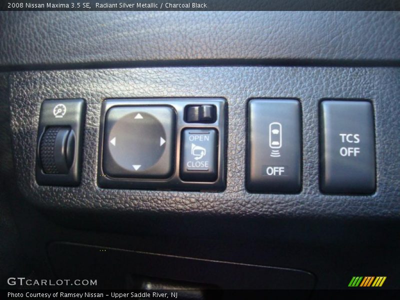Radiant Silver Metallic / Charcoal Black 2008 Nissan Maxima 3.5 SE