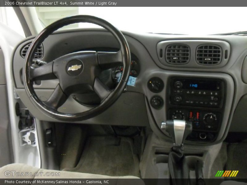 Summit White / Light Gray 2006 Chevrolet TrailBlazer LT 4x4