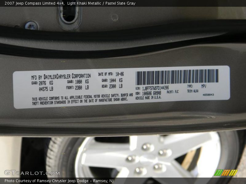 Light Khaki Metallic / Pastel Slate Gray 2007 Jeep Compass Limited 4x4