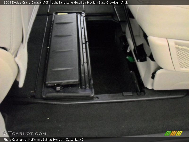 Light Sandstone Metallic / Medium Slate Gray/Light Shale 2008 Dodge Grand Caravan SXT