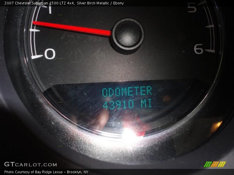 Silver Birch Metallic / Ebony 2007 Chevrolet Suburban 1500 LTZ 4x4