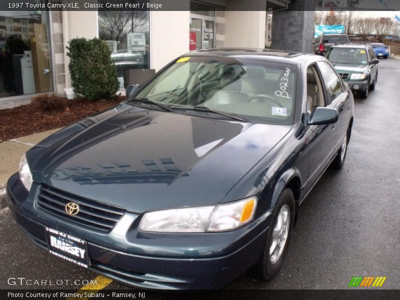 Classic Green Pearl / Beige 1997 Toyota Camry XLE