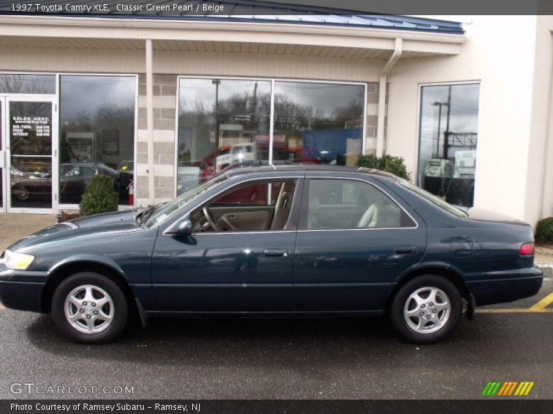 Classic Green Pearl / Beige 1997 Toyota Camry XLE