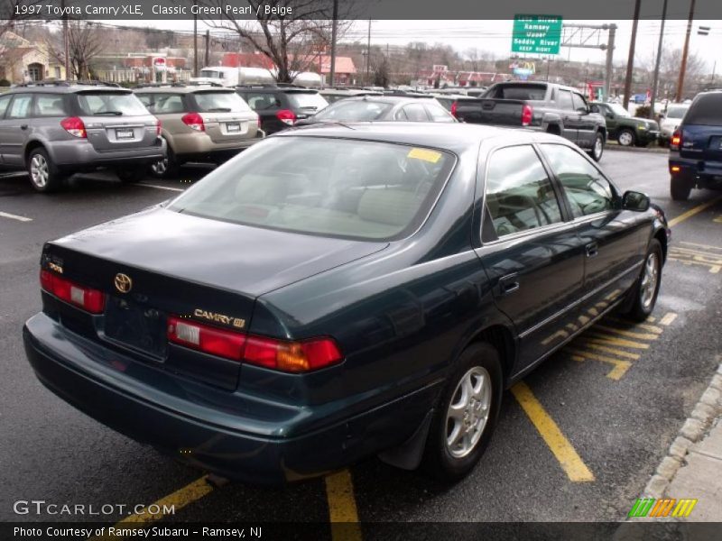 Classic Green Pearl / Beige 1997 Toyota Camry XLE