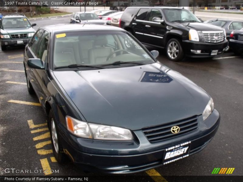 Classic Green Pearl / Beige 1997 Toyota Camry XLE