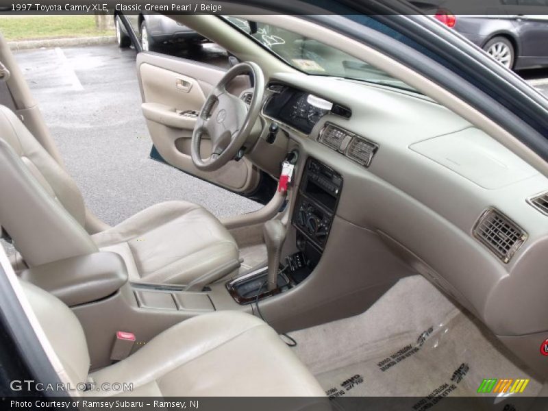 Classic Green Pearl / Beige 1997 Toyota Camry XLE
