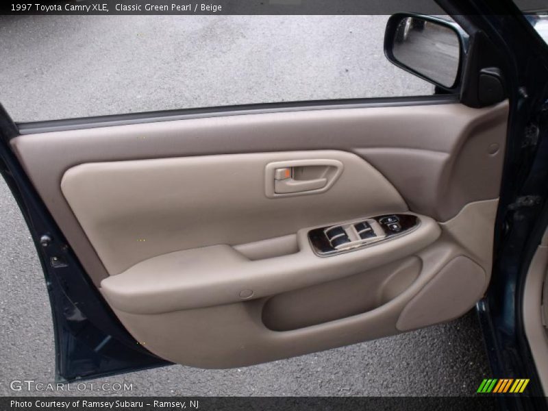Classic Green Pearl / Beige 1997 Toyota Camry XLE