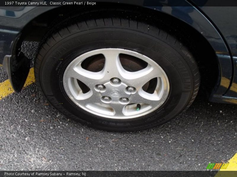 Classic Green Pearl / Beige 1997 Toyota Camry XLE