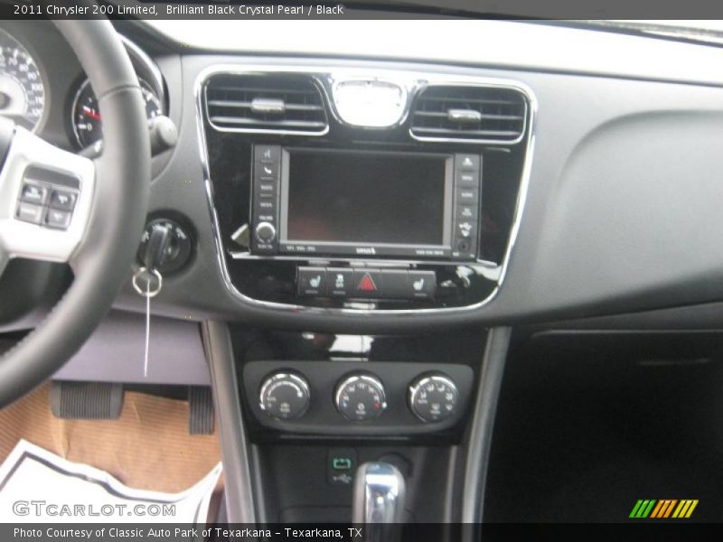 Brilliant Black Crystal Pearl / Black 2011 Chrysler 200 Limited