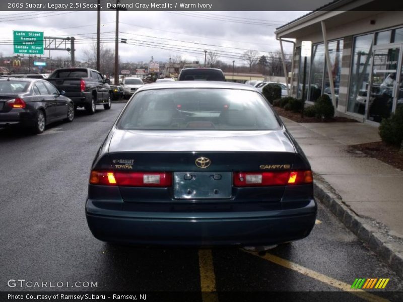Diamond Gray Metallic / Warm Ivory 2009 Subaru Legacy 2.5i Sedan