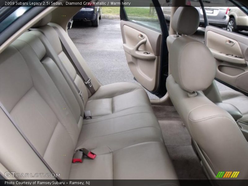 Diamond Gray Metallic / Warm Ivory 2009 Subaru Legacy 2.5i Sedan