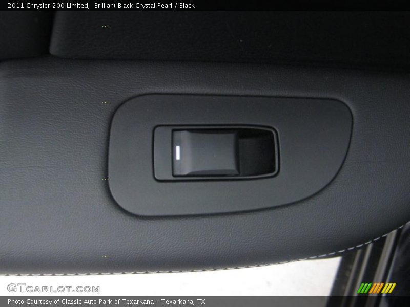 Brilliant Black Crystal Pearl / Black 2011 Chrysler 200 Limited