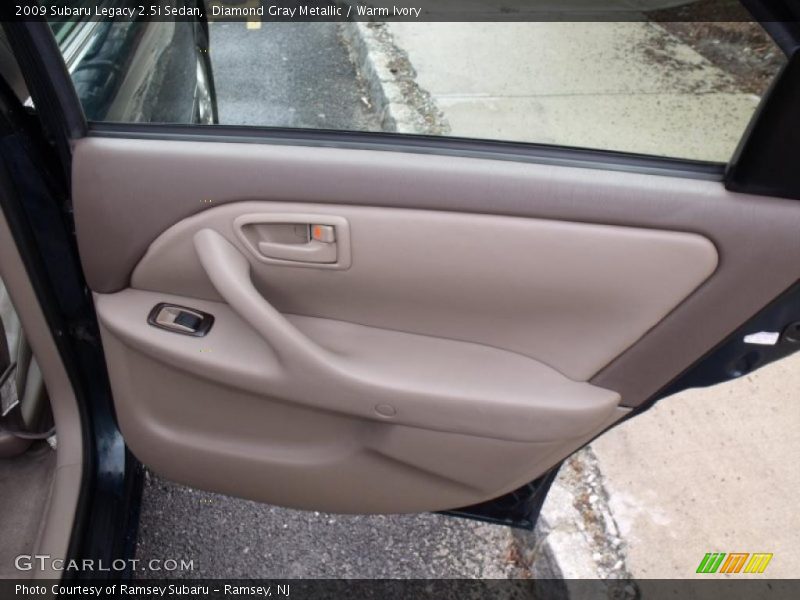 Diamond Gray Metallic / Warm Ivory 2009 Subaru Legacy 2.5i Sedan