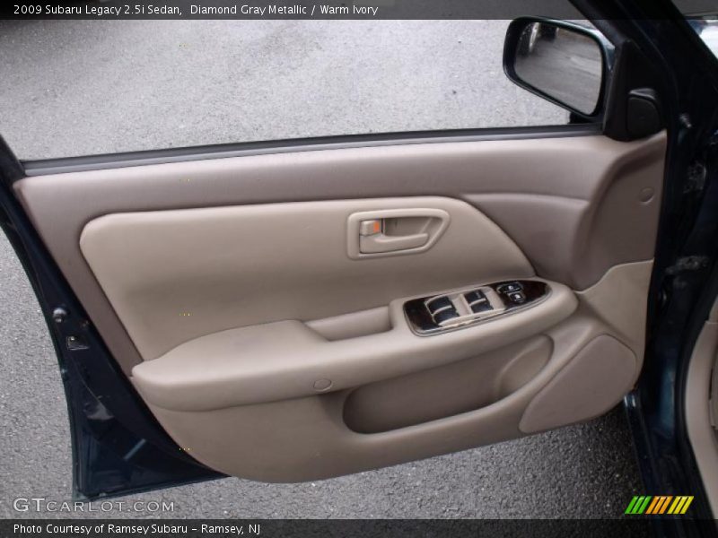 Diamond Gray Metallic / Warm Ivory 2009 Subaru Legacy 2.5i Sedan