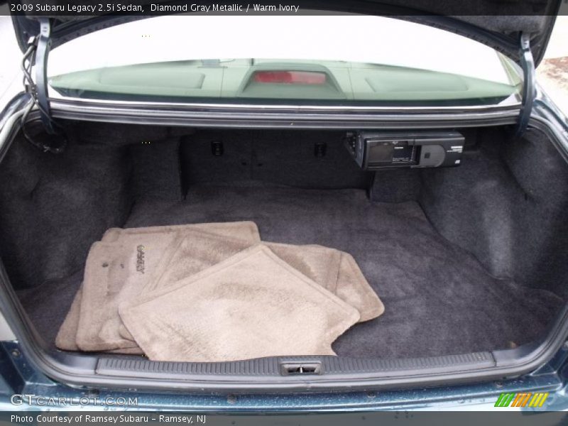 Diamond Gray Metallic / Warm Ivory 2009 Subaru Legacy 2.5i Sedan