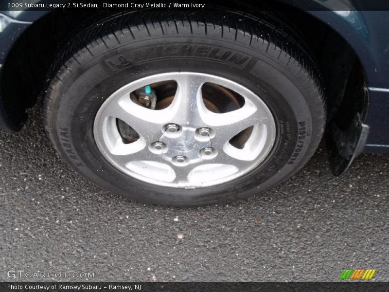 Diamond Gray Metallic / Warm Ivory 2009 Subaru Legacy 2.5i Sedan