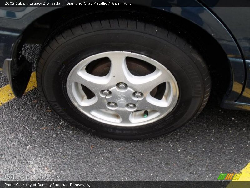 Diamond Gray Metallic / Warm Ivory 2009 Subaru Legacy 2.5i Sedan