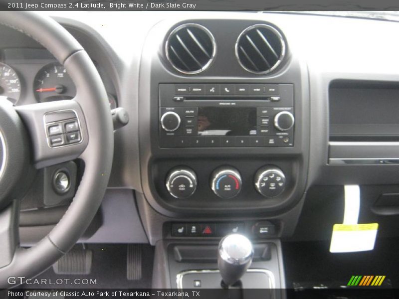 Bright White / Dark Slate Gray 2011 Jeep Compass 2.4 Latitude