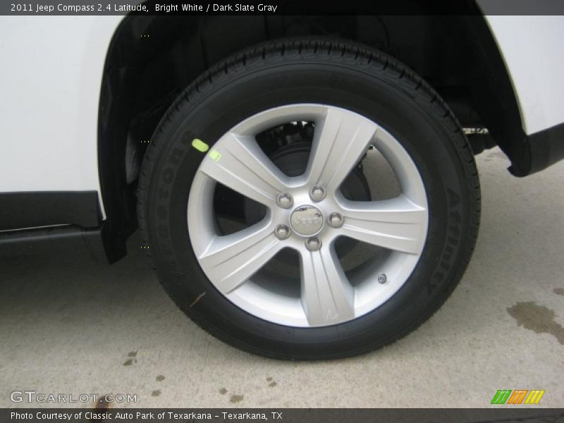 Bright White / Dark Slate Gray 2011 Jeep Compass 2.4 Latitude