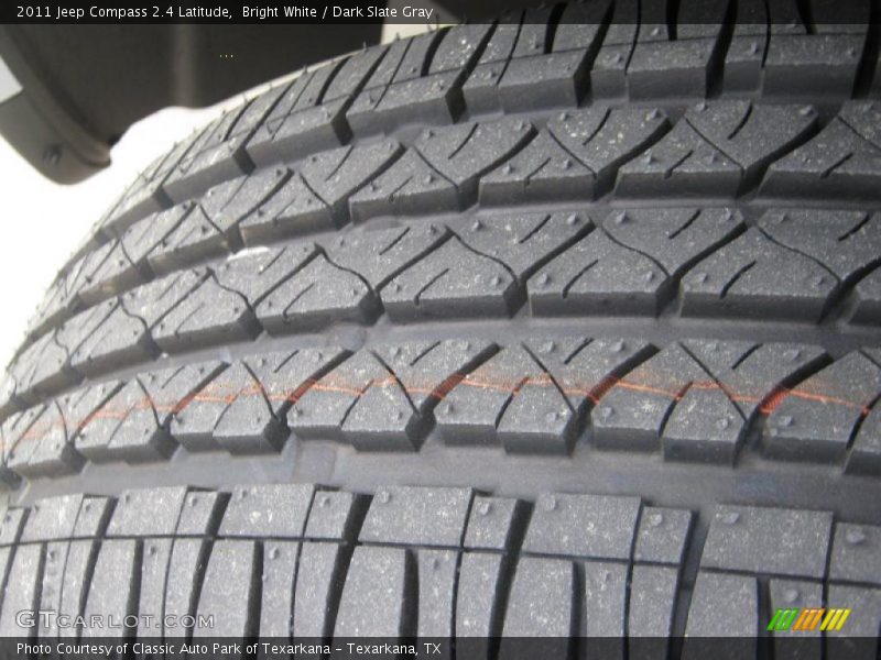 Bright White / Dark Slate Gray 2011 Jeep Compass 2.4 Latitude
