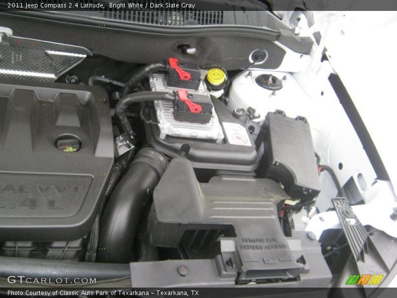 Bright White / Dark Slate Gray 2011 Jeep Compass 2.4 Latitude