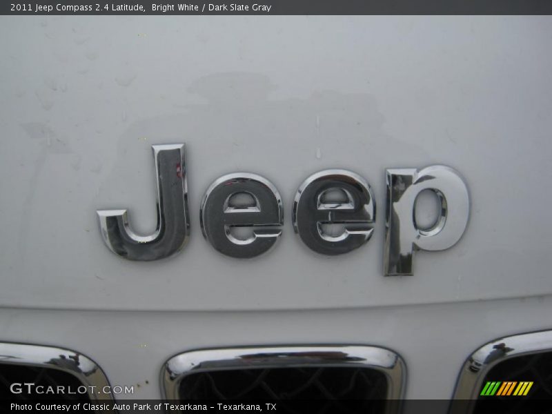 Bright White / Dark Slate Gray 2011 Jeep Compass 2.4 Latitude