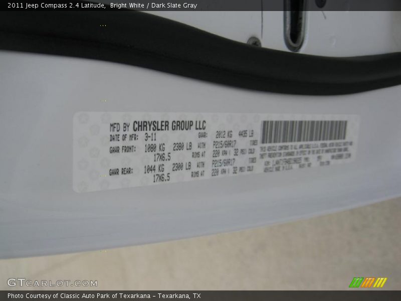 Bright White / Dark Slate Gray 2011 Jeep Compass 2.4 Latitude