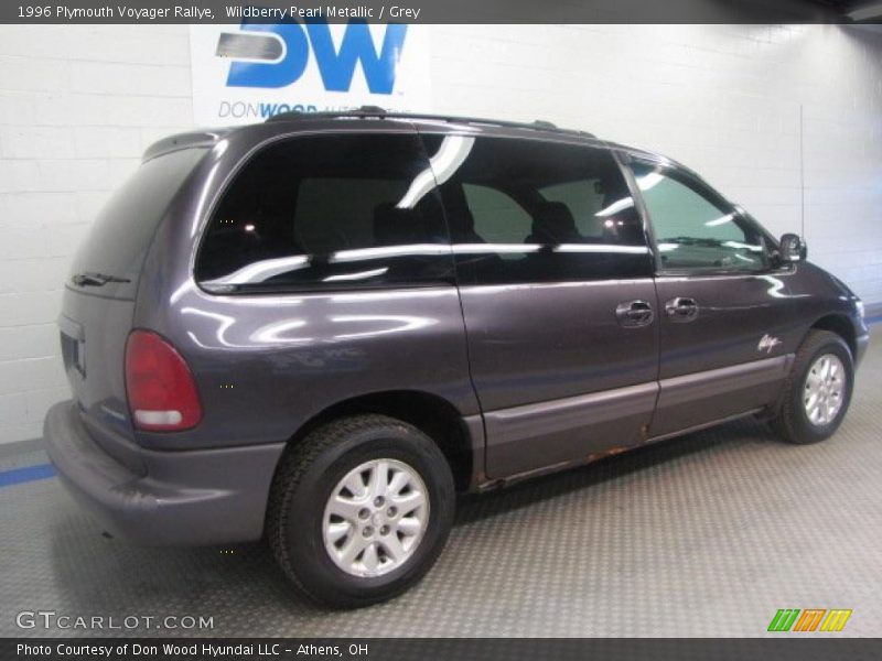 Wildberry Pearl Metallic / Grey 1996 Plymouth Voyager Rallye