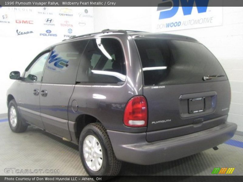 Wildberry Pearl Metallic / Grey 1996 Plymouth Voyager Rallye