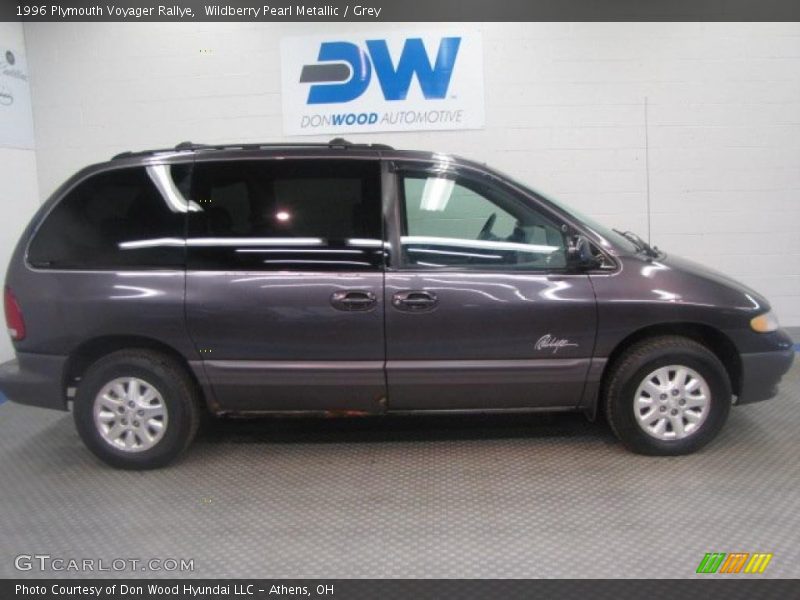 Wildberry Pearl Metallic / Grey 1996 Plymouth Voyager Rallye