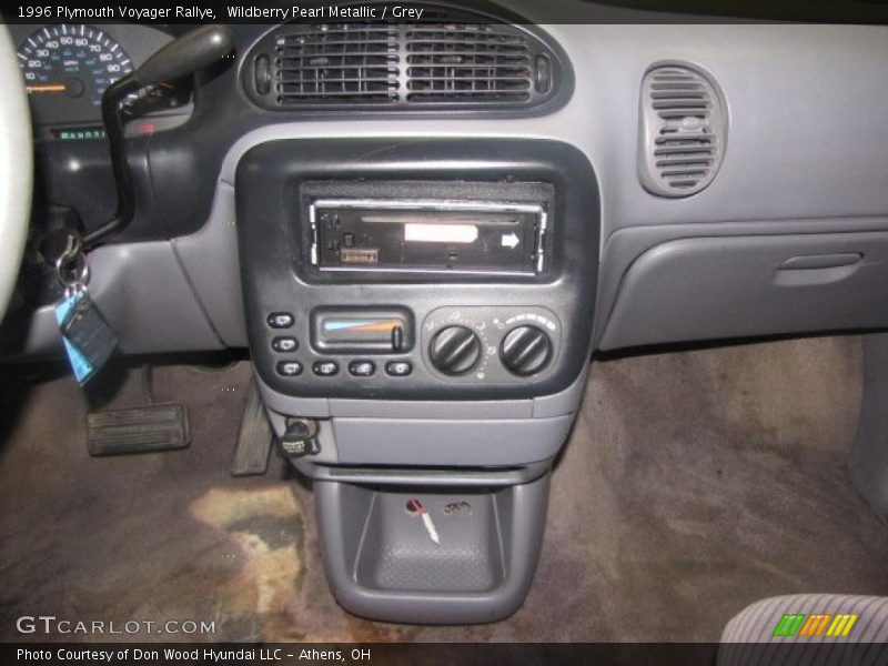 Wildberry Pearl Metallic / Grey 1996 Plymouth Voyager Rallye