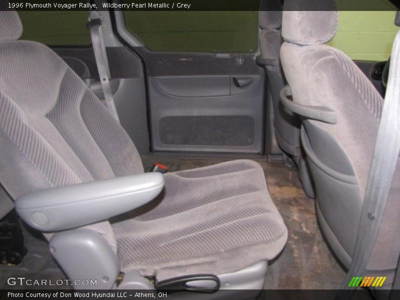Wildberry Pearl Metallic / Grey 1996 Plymouth Voyager Rallye