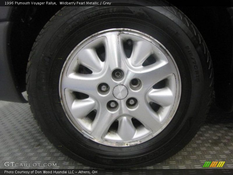 Wildberry Pearl Metallic / Grey 1996 Plymouth Voyager Rallye