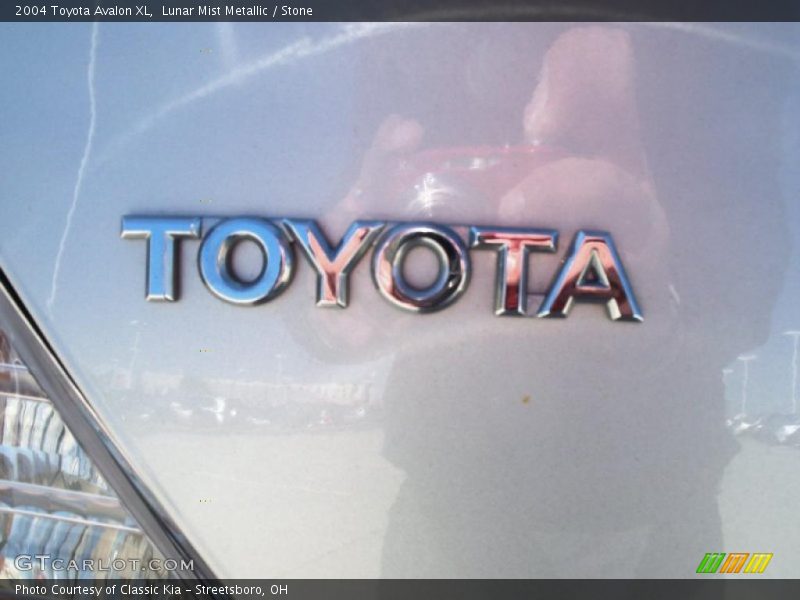 Lunar Mist Metallic / Stone 2004 Toyota Avalon XL