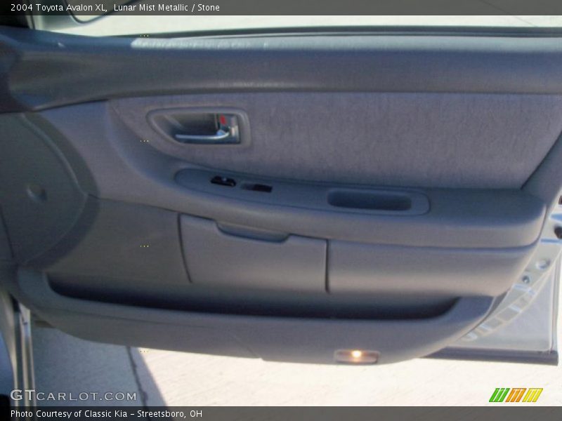 Lunar Mist Metallic / Stone 2004 Toyota Avalon XL