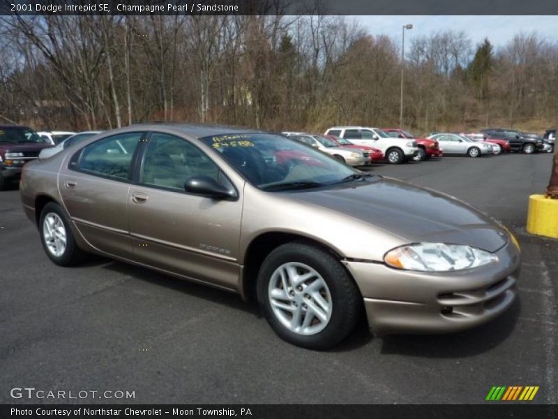 Front 3/4 View of 2001 Intrepid SE