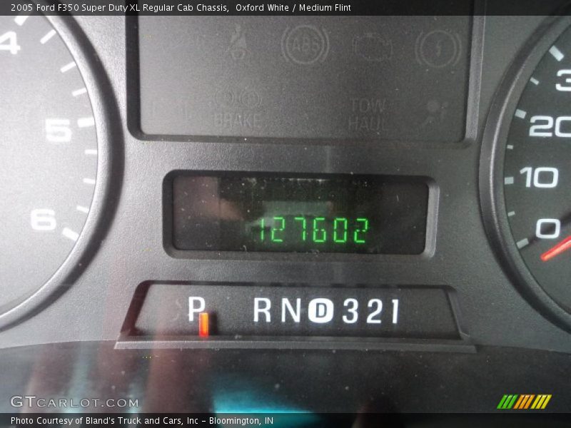 Oxford White / Medium Flint 2005 Ford F350 Super Duty XL Regular Cab Chassis
