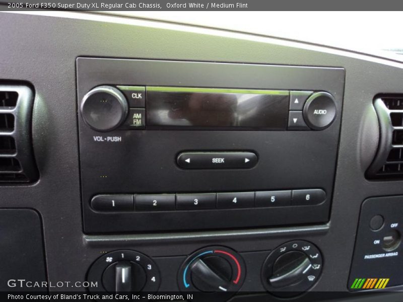 Controls of 2005 F350 Super Duty XL Regular Cab Chassis