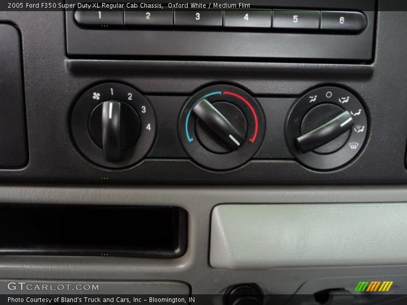 Controls of 2005 F350 Super Duty XL Regular Cab Chassis