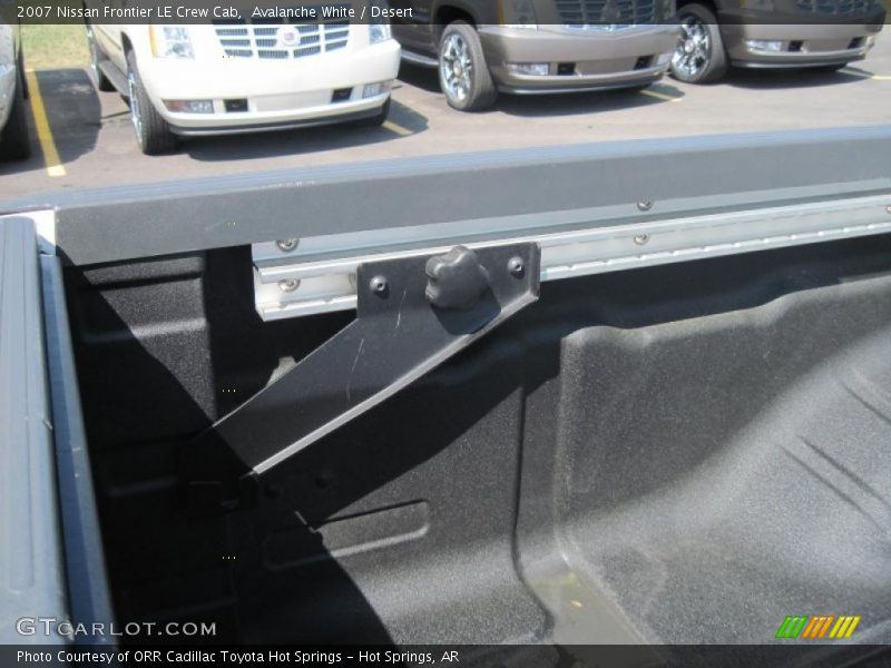 Avalanche White / Desert 2007 Nissan Frontier LE Crew Cab