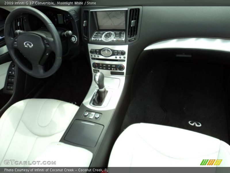 Dashboard of 2009 G 37 Convertible