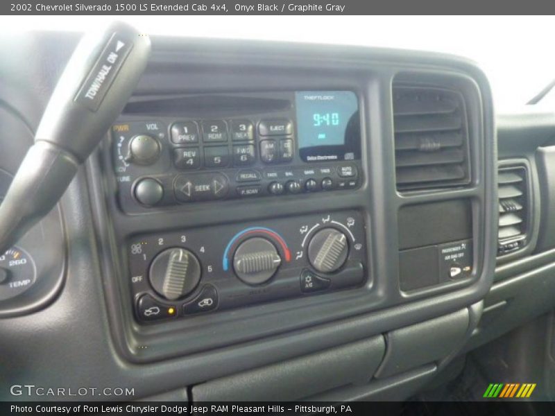 Onyx Black / Graphite Gray 2002 Chevrolet Silverado 1500 LS Extended Cab 4x4