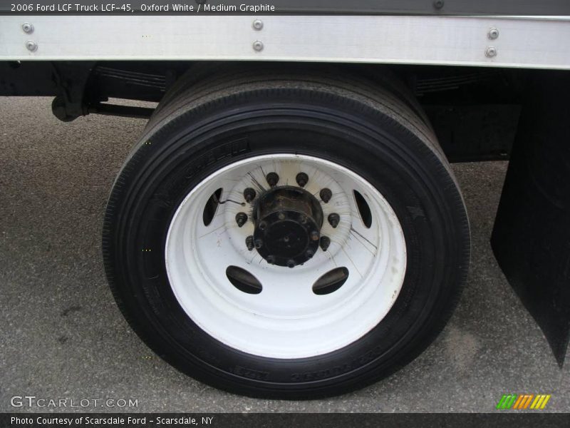 Oxford White / Medium Graphite 2006 Ford LCF Truck LCF-45