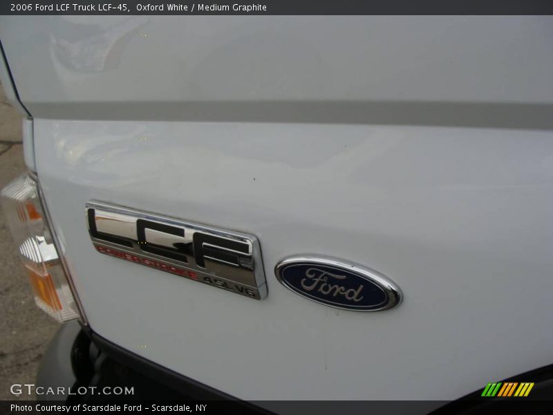 Oxford White / Medium Graphite 2006 Ford LCF Truck LCF-45