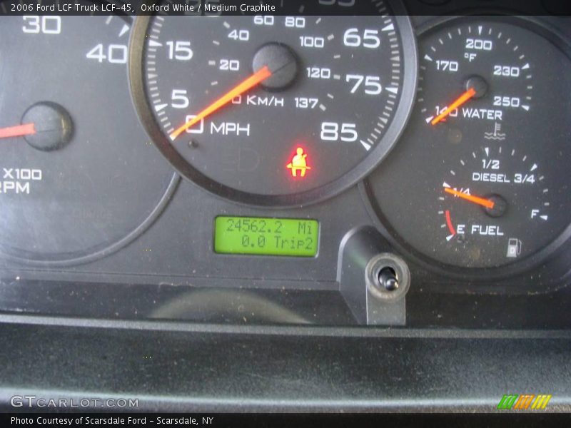 Oxford White / Medium Graphite 2006 Ford LCF Truck LCF-45