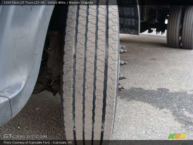Oxford White / Medium Graphite 2006 Ford LCF Truck LCF-45
