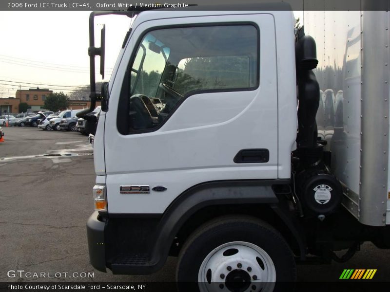 Oxford White / Medium Graphite 2006 Ford LCF Truck LCF-45